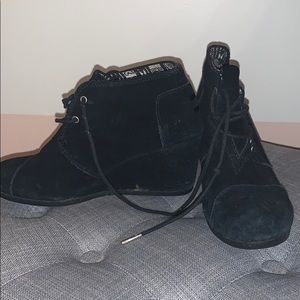 Black Tim’s wedges